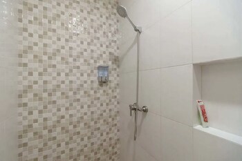 reddoorz plus cemara asri medan