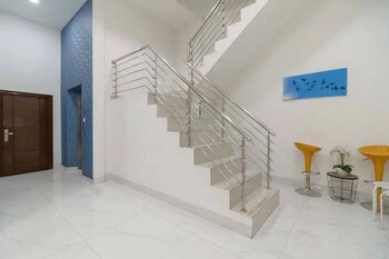 reddoorz plus cemara asri medan