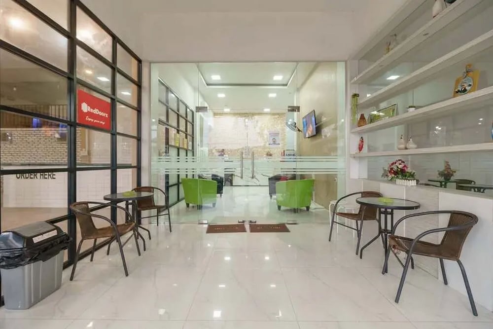 reddoorz plus cemara asri medan