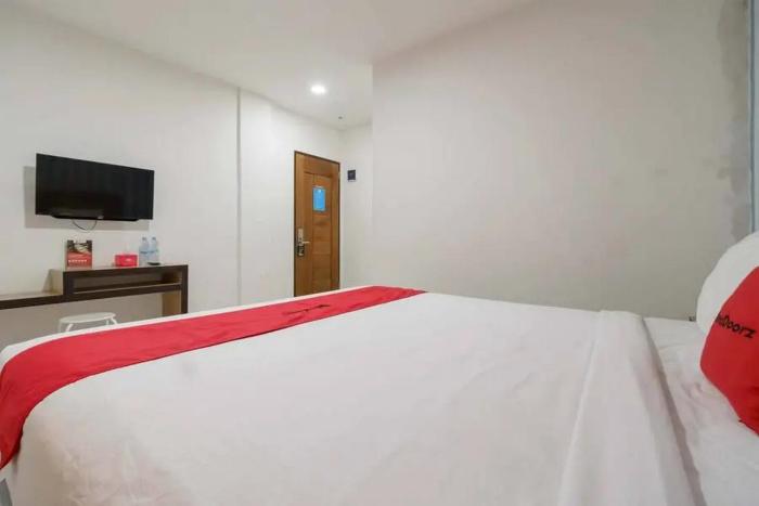 reddoorz plus cemara asri medan