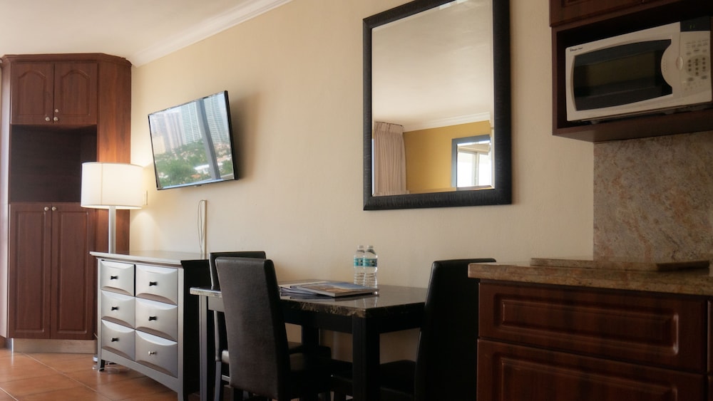 Ramada Plaza By Wyndham Marco Polo Beach Resort,Miami Beach>>Miami,3 star