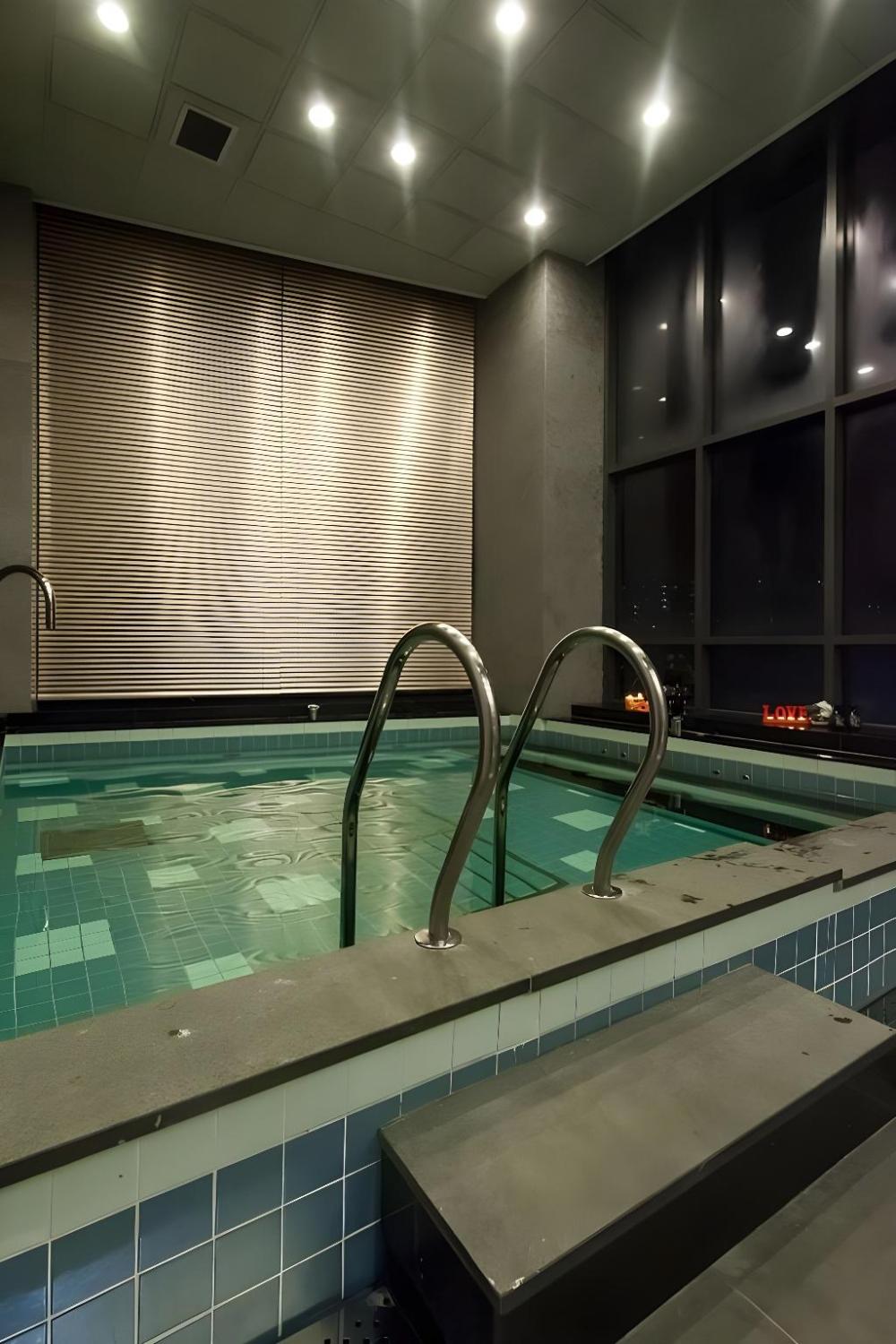 pharos hotel