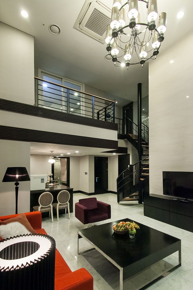pharos hotel