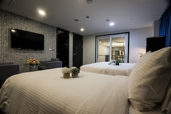 pharos hotel