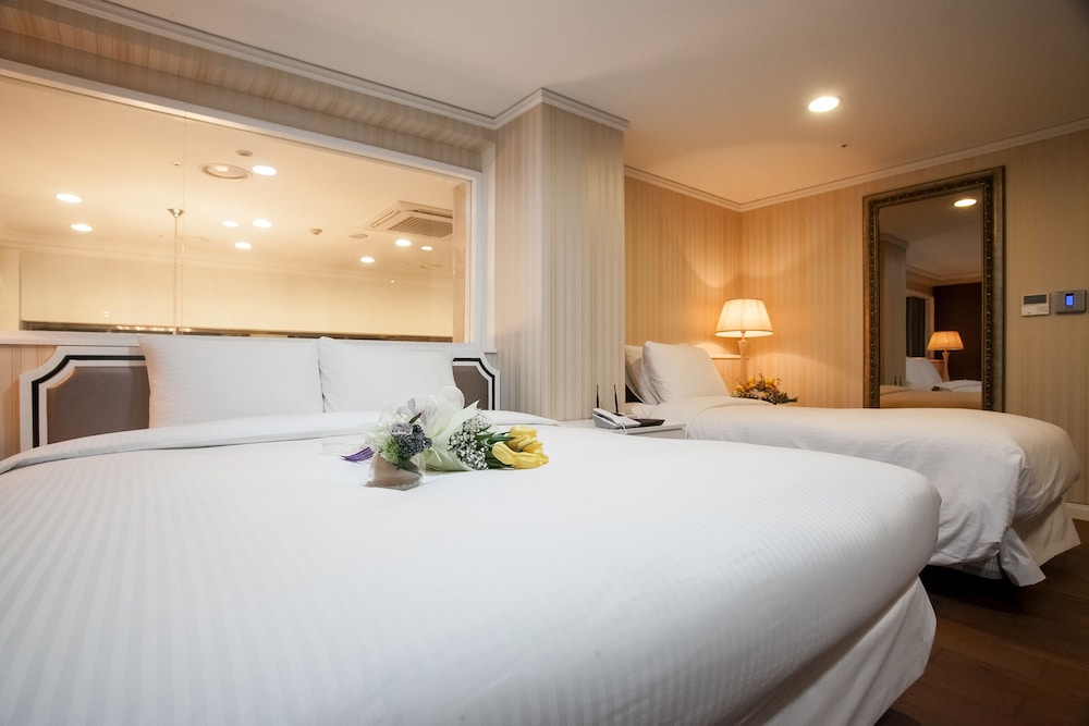 pharos hotel