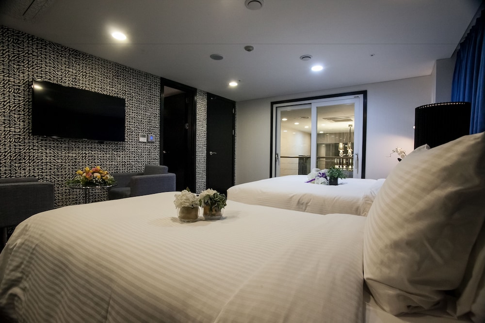 pharos hotel