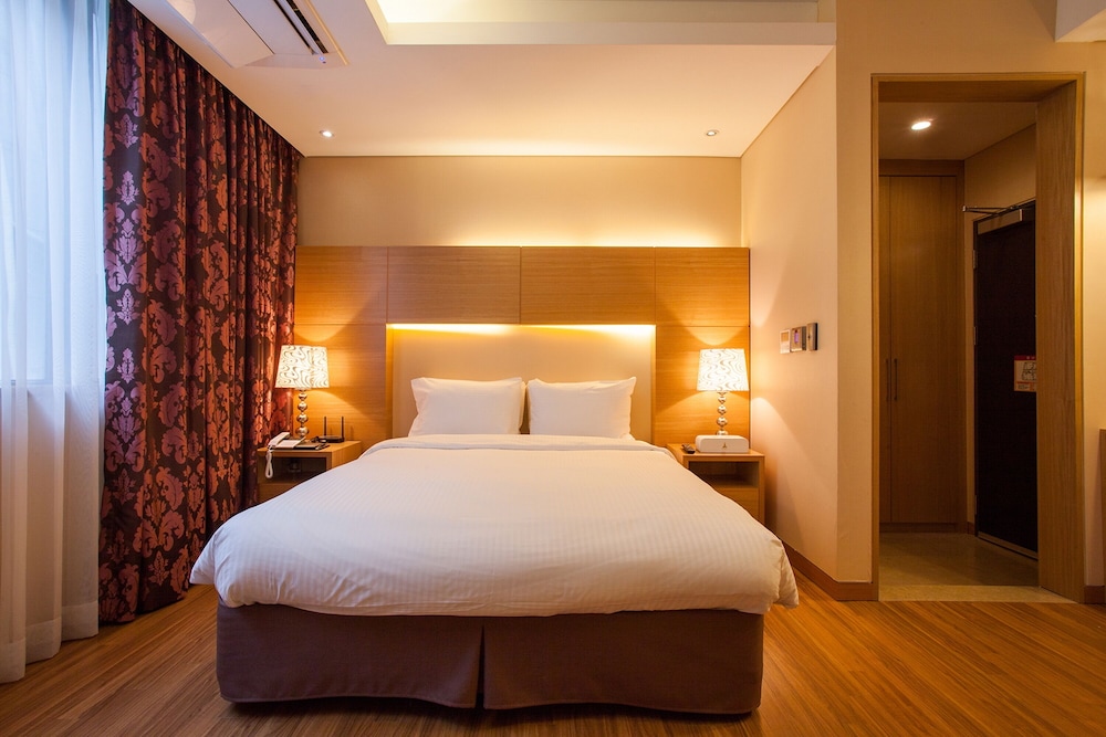 pharos hotel