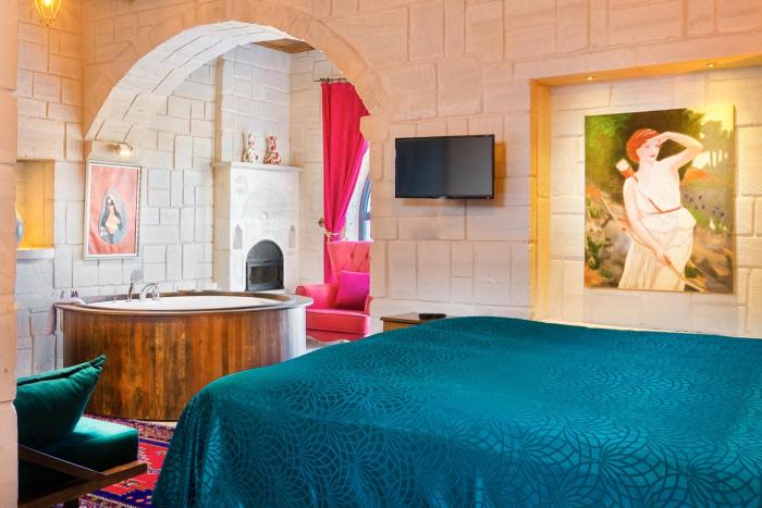 megaron cave hotel