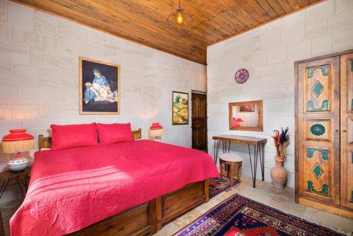 megaron cave hotel