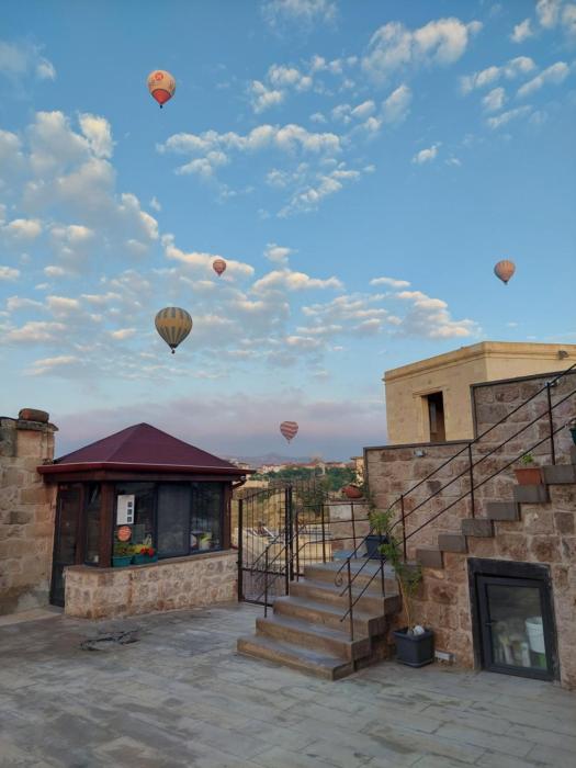 megaron cave hotel