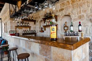 megaron cave hotel