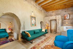 megaron cave hotel