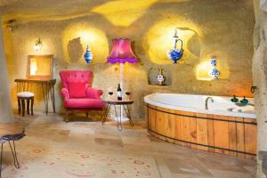 megaron cave hotel