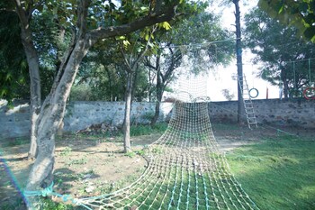 Blowsom Farms,Gurugram>>Delhi,2.5 star