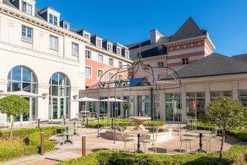 dream castle hotel