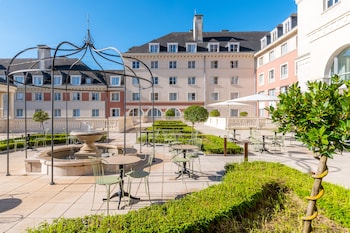 dream castle hotel