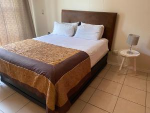 77 grayston apartment