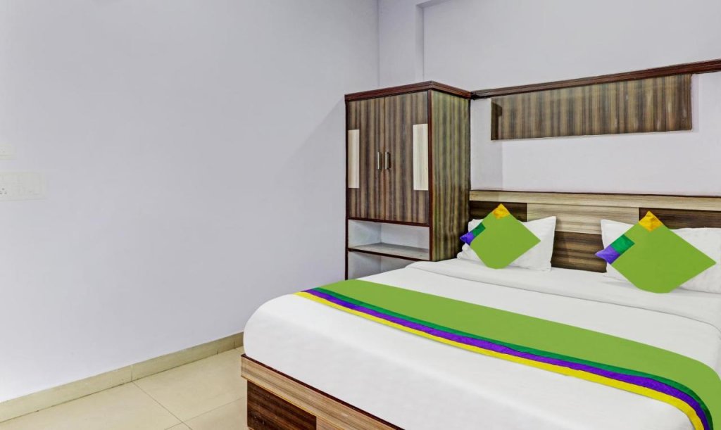 hotel the golden bird