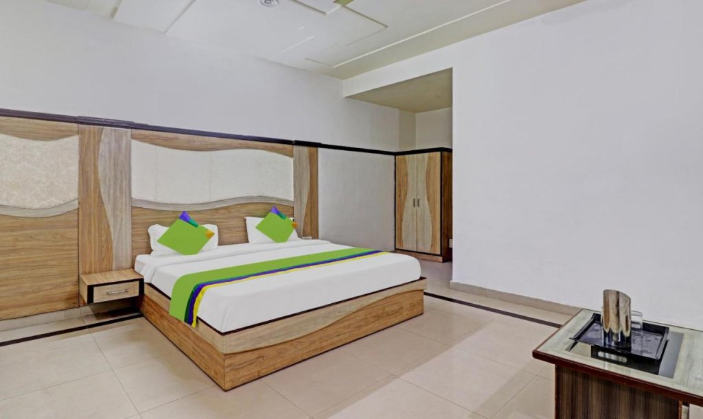 Hotel The Golden Bird,Belanganj>>Agra,2 star