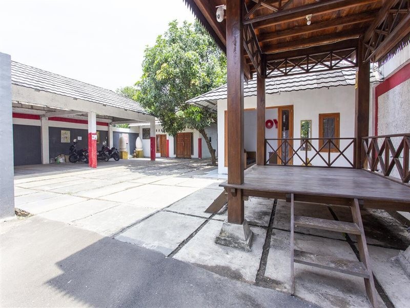 Spot On 1055 Sakura Homestay Syariah,Bogor>>Bekasi,2 star