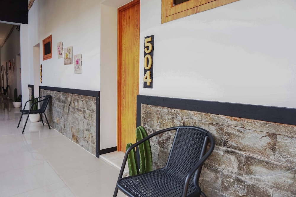 reddoorz near velodrome malang 2