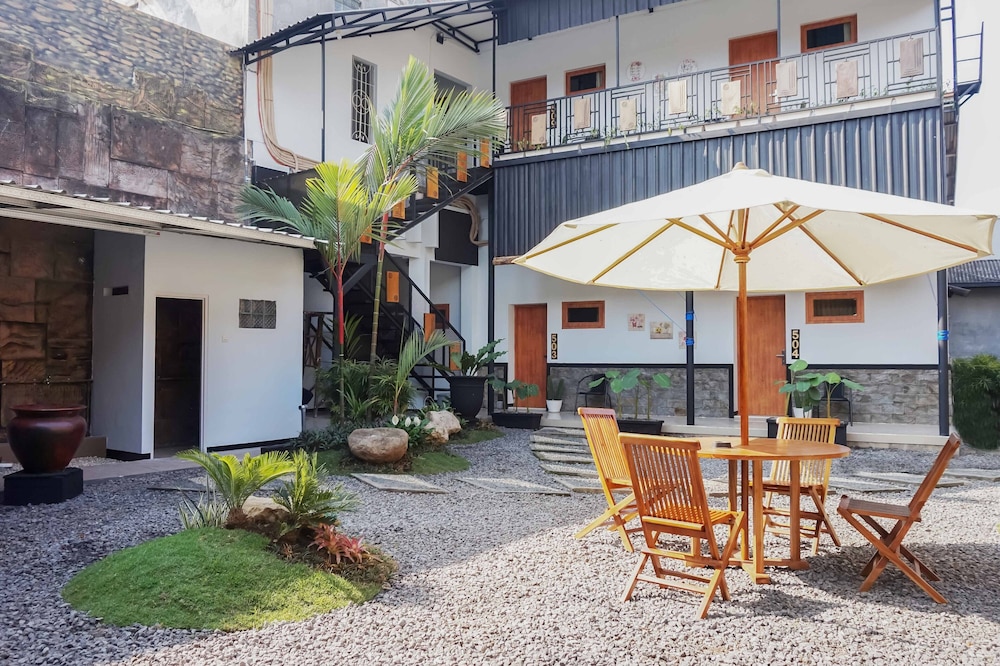 reddoorz near velodrome malang 2