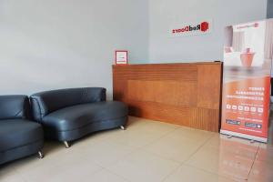 reddoorz near velodrome malang 2