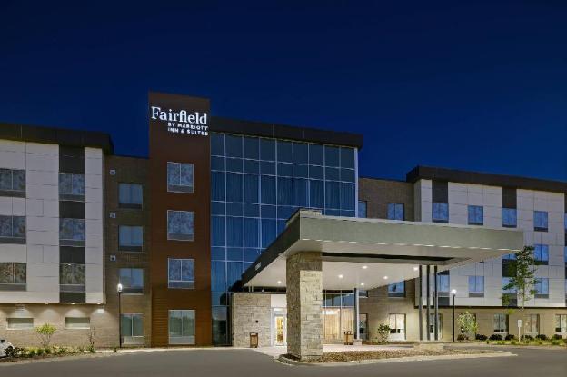 fairfield inn and suites by marriott milwaukee brookfield