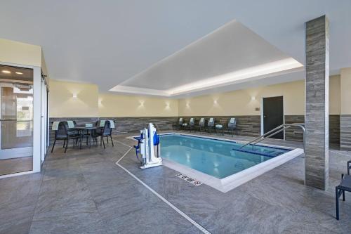 fairfield inn and suites by marriott milwaukee brookfield