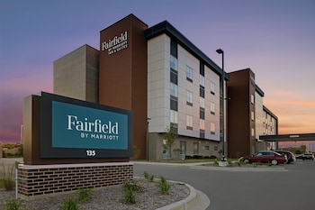 fairfield inn and suites by marriott milwaukee brookfield