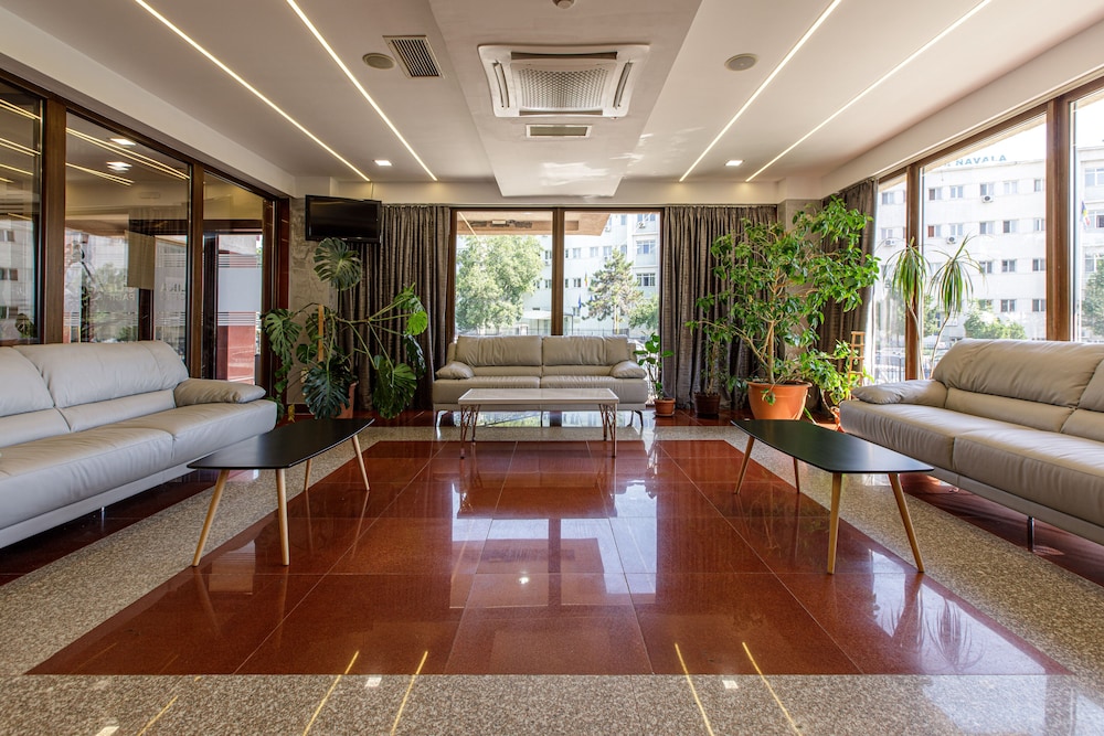 lira pacific aparthotel