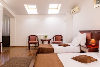 lira pacific aparthotel