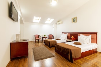 lira pacific aparthotel