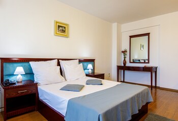 lira pacific aparthotel