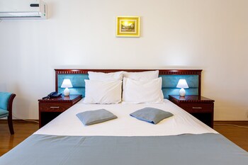 lira pacific aparthotel