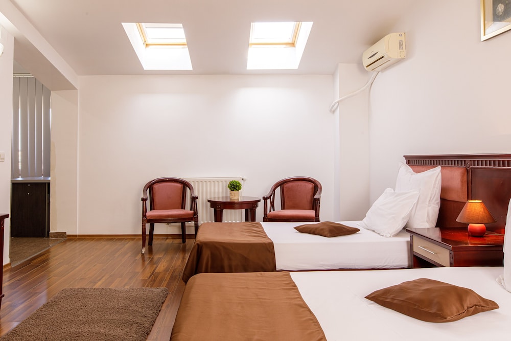 lira pacific aparthotel