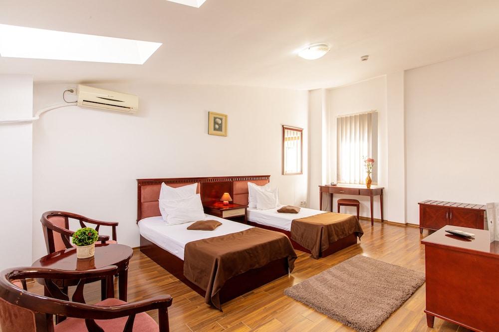 lira pacific aparthotel