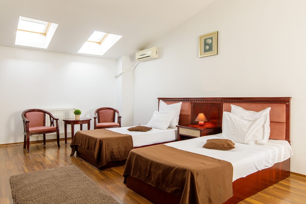 lira pacific aparthotel