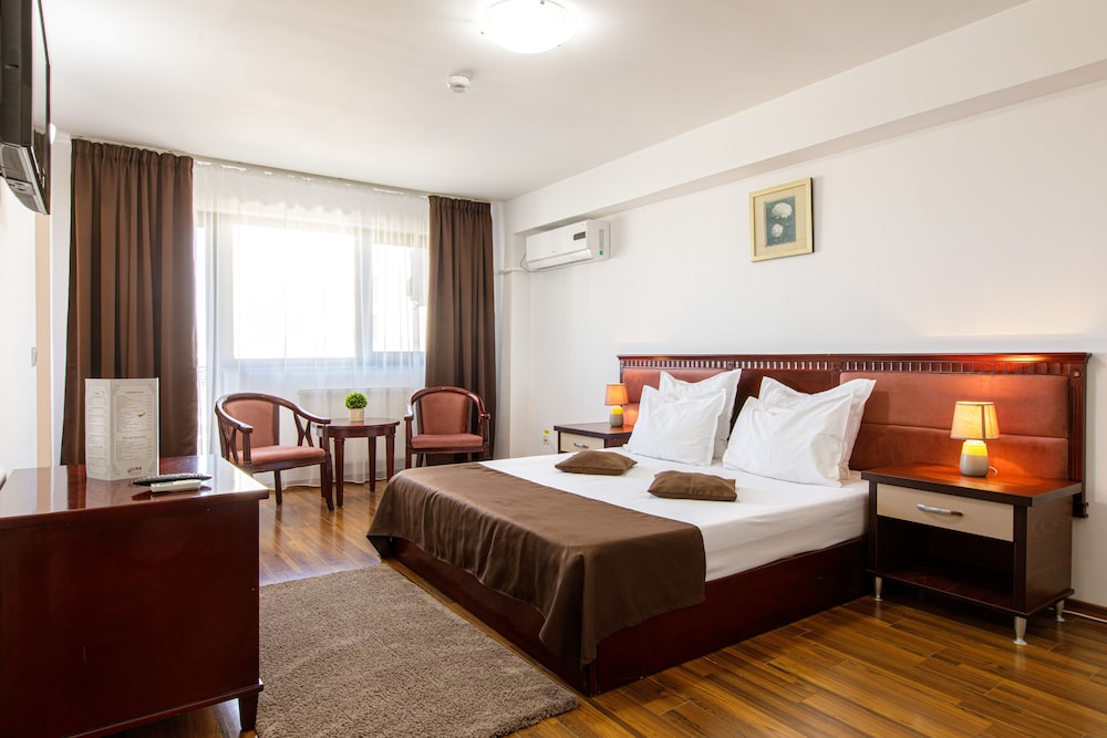 lira pacific aparthotel