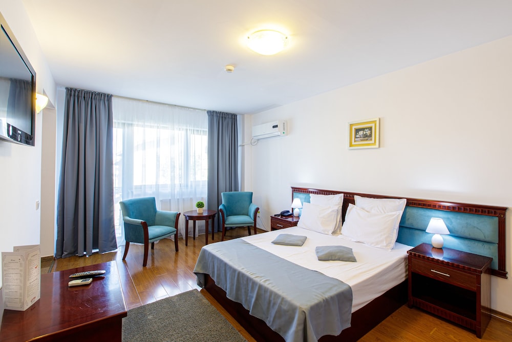 lira pacific aparthotel