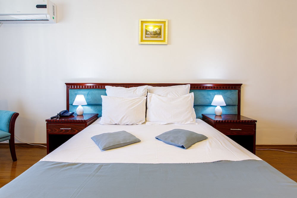 lira pacific aparthotel