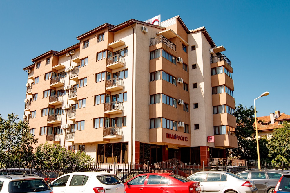 lira pacific aparthotel