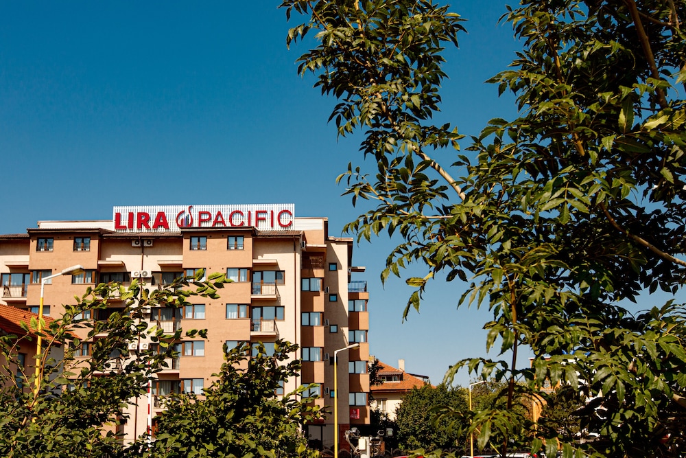 lira pacific aparthotel