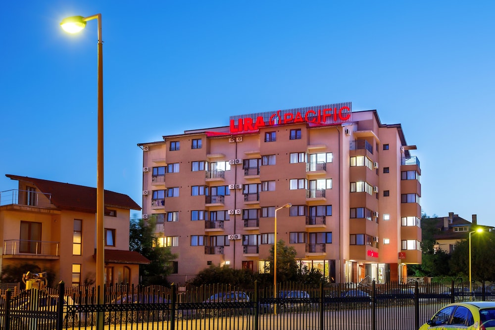 lira pacific aparthotel