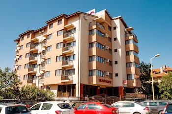 lira pacific aparthotel