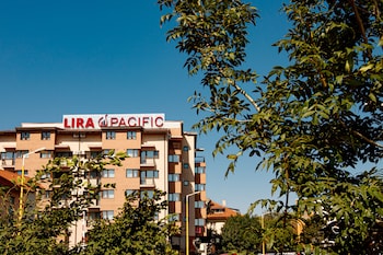 lira pacific aparthotel