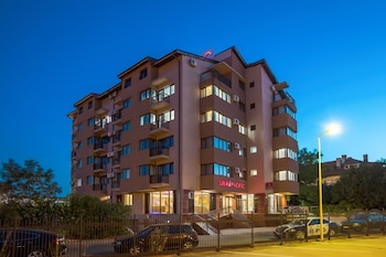 lira pacific aparthotel