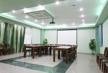 lira pacific aparthotel