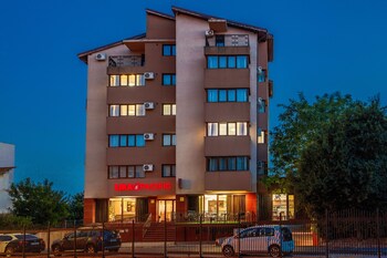 lira pacific aparthotel