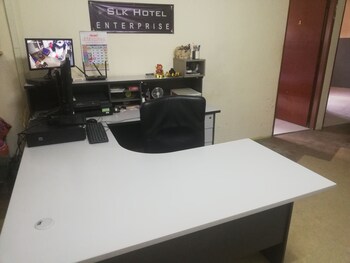 Spot On 90095 Slk Hotel,,2 star